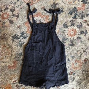 Cute navy blue romper!